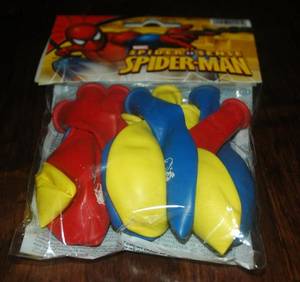 Jos äiti jonakin maailmanpäivänä pääsee papiksi, ilmapallot juhlia varten ovat jo valmiina. Kuva Spider-man ilmapallopussista